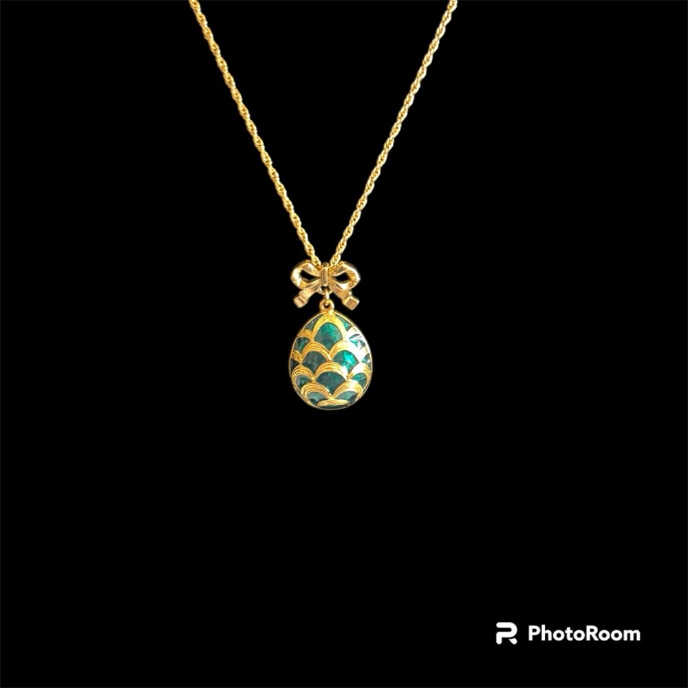 Vintage Avon Gold and Green Easter Egg Pendant Necklace